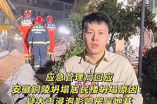 为医者仁心点赞！青岛红狮队医在航班上对身体不舍乘客妥善救治